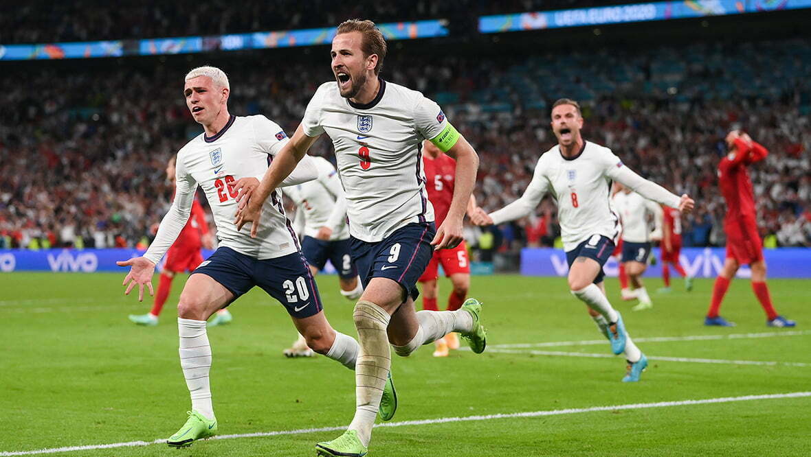 England's Harry Kane strikes to edge closer to Rooney's record
